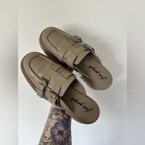 NWT Free People Buckle Lyra Lug Loafers Size 40/9 Mink Beige Mules Shoes